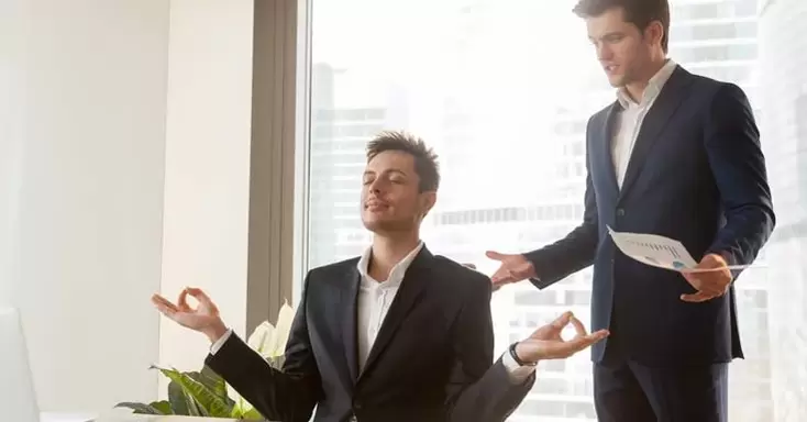 خذ قسطًا من الراحة من العمل لزيادة الفاعلية بشكل طبيعي